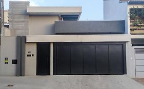 Suíte Aconchegante e Garagem Grátis - Até 4 Pessoas